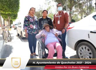 Entregan una silla de Ruedas a través de DIF Quecholac