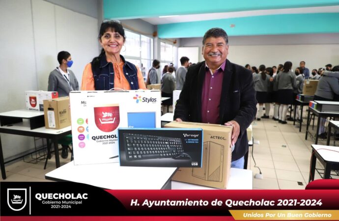 Entregan Equipos de Computo a la Secundaria Articulo 3ro.