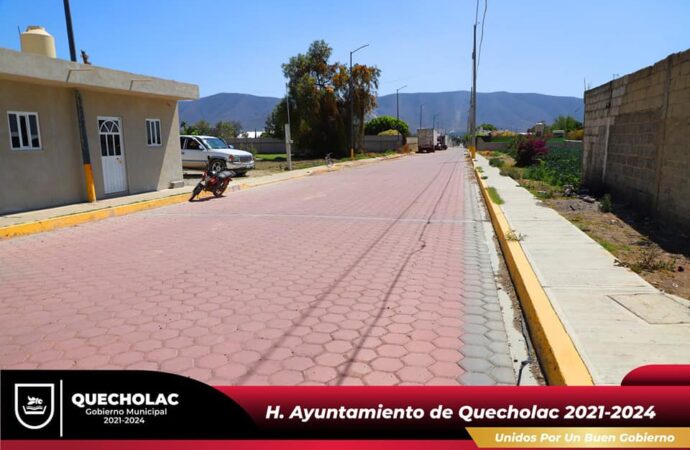 Entregan Calle en Palmarito Tochapan.