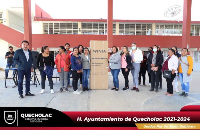 Entregan Refrigerador para comedor en Sec. Emiliano Zapata en Villanueva.