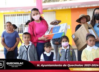 Entregan Equipo de Computo en Jardín de niños Esperanza Iris