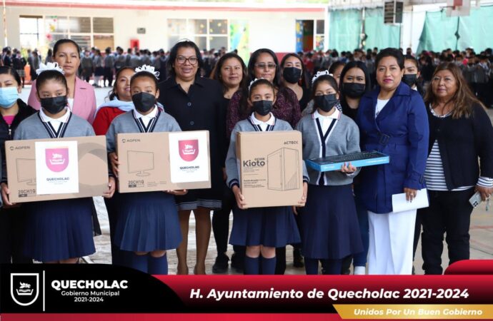 Entregan Computadoras en la Escuela «5 de Mayo de 1962»