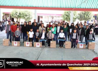 Entregan equipos de Computo en la Primaria «America Latina»