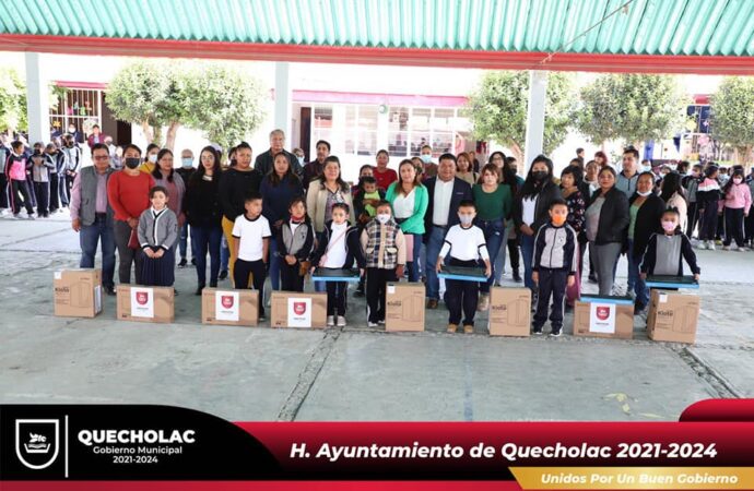 Entregan equipos de Computo en la Primaria «America Latina»