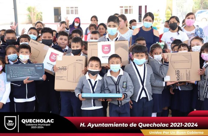 Entregan Equipos de Computo en Primaria de Progreso de Madero.