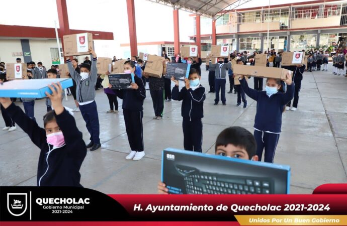 Entregan Equipos de Computo en Escuela de Froylan C. Manjarrez
