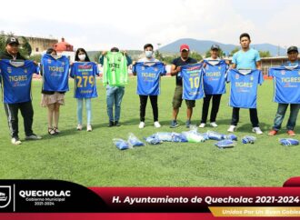 Entregan Kits Deportivos para Equipo de Futbol de Tuzuapan.