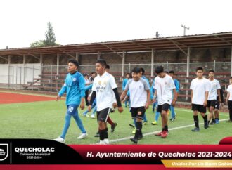 Escuelas Secundarias buscan pase para finales de Futbol