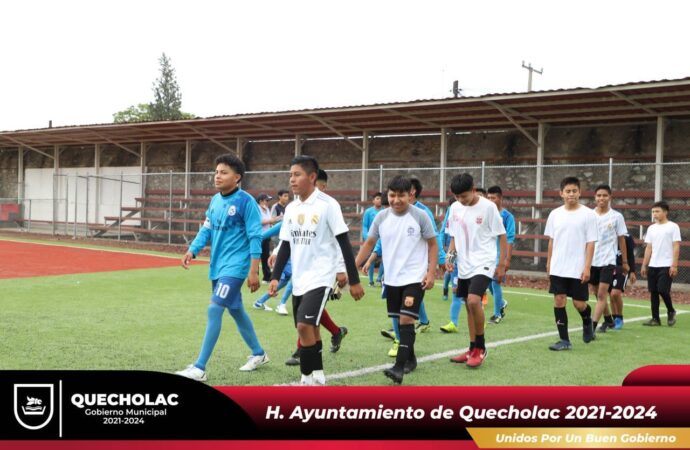 Escuelas Secundarias buscan pase para finales de Futbol