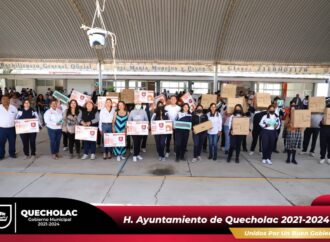 Recibe equipos de Computo Bachillerato de Palmarito Tochapan