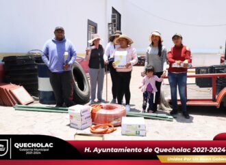 Entregan apoyo de para red eléctrica a Escuela de Manjarrez