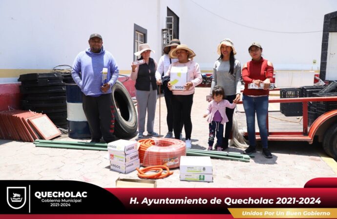 Entregan apoyo de para red eléctrica a Escuela de Manjarrez
