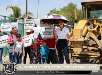 Dan banderazo de arranque de obra en San Simón de Bravo.