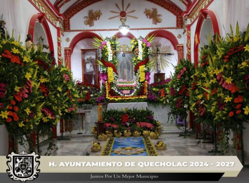 Realizan Adorno Floral en la Compañía de Jesús