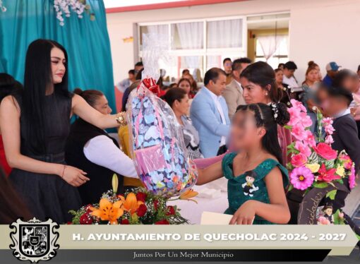 Acuden a la Graduación de la primaria Carlos Camacho Espíritu en San Simón de Bravo.