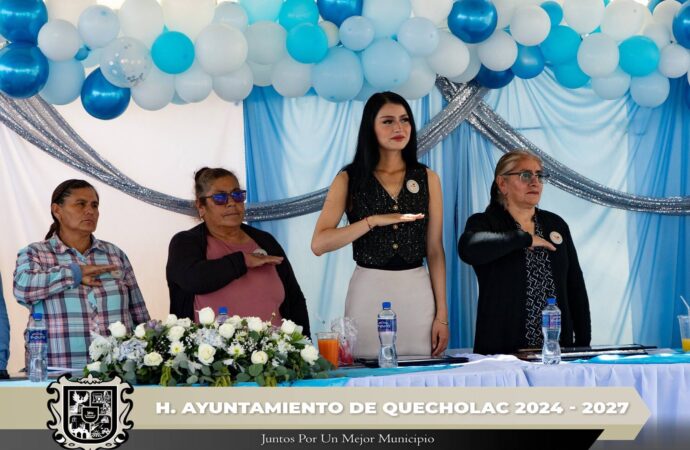 Acuden a la graduación en Fray Pedro de Gante en Palmarito Tochapan.