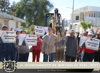 Dan Banderazo de Arranque de obra en las Cruces en Palmarito Tochapan
