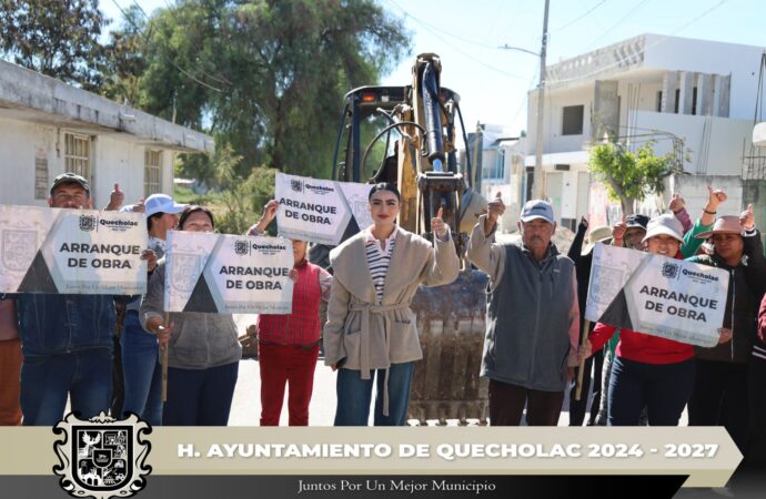 Dan Banderazo de Arranque de obra en las Cruces en Palmarito Tochapan