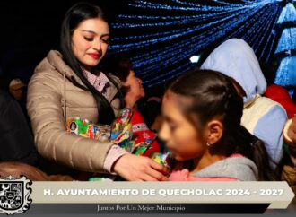 Realizan Encendido del Árbol navideño en Palmarito Tochapan