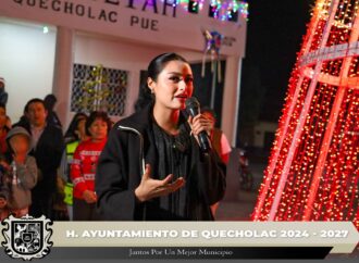 Realizan encendidos de los arboles navideños de la compañía de Jesús y San Simón de Bravo