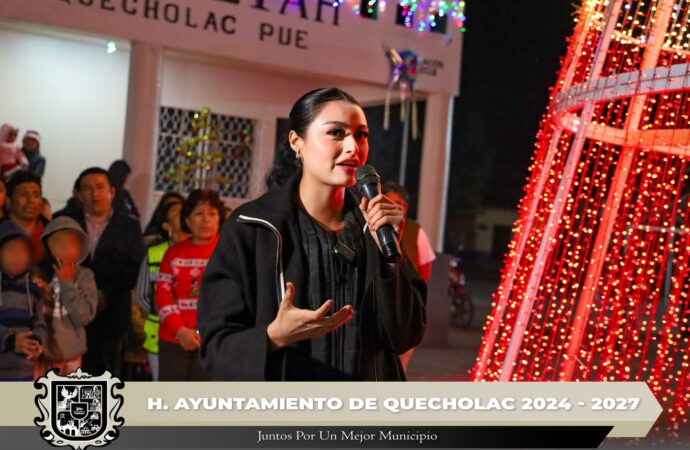 Realizan encendidos de los arboles navideños de la compañía de Jesús y San Simón de Bravo