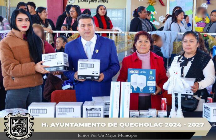 Entregan material Eléctrico en la Escuela Primaria Benito Juárez en la Compañía de Jesús.