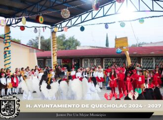 Acuden a Festival Navideño de Primaria de Francisco I Madero.