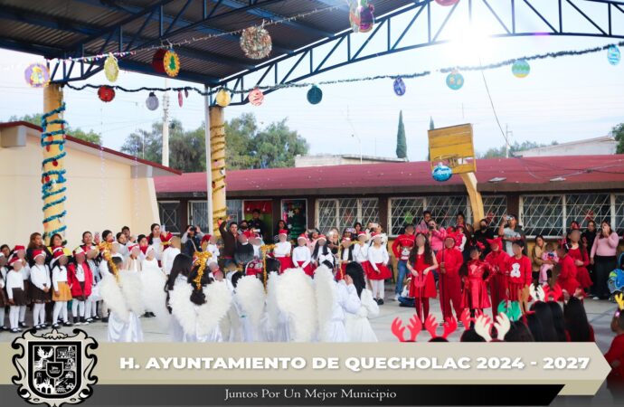 Acuden a Festival Navideño de Primaria de Francisco I Madero.