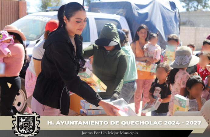 Entregan juguetes en San Cayetano