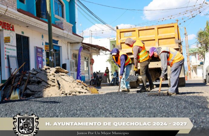 Realizan Bacheo en San Simón de Bravo y colocan Topes en Distintas Comunidades.