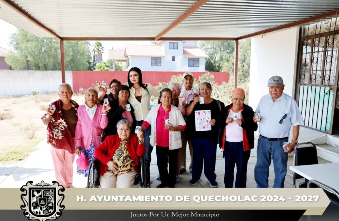 Realizan convivio del día del amor y la amistad en Estancia de Día