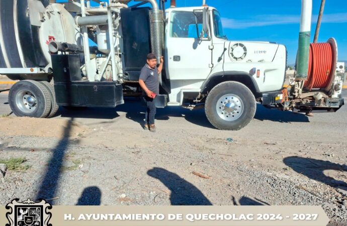 Brindan Mantenimiento a Red de Drenaje en Quecholac