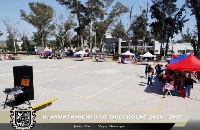 Realizan Expo Emprende con amor y amistad en el Zócalo de Quecholac.