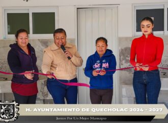 Inauguran los Módulos sanitarios de la escuela Aquiles Serdán en Palmarito Tochapan