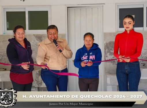 Inauguran los Módulos sanitarios de la escuela Aquiles Serdán en Palmarito Tochapan