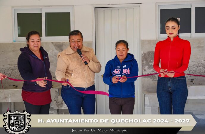 Inauguran los Módulos sanitarios de la escuela Aquiles Serdán en Palmarito Tochapan