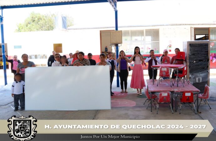Entregan Equipo mobiliario para el CAIC Palmarito DIF 1.