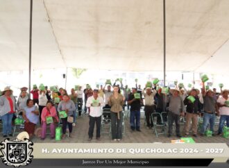 Entregan Kits de nutrición Foliar para Agricultores de Santa Catarina Villanueva.
