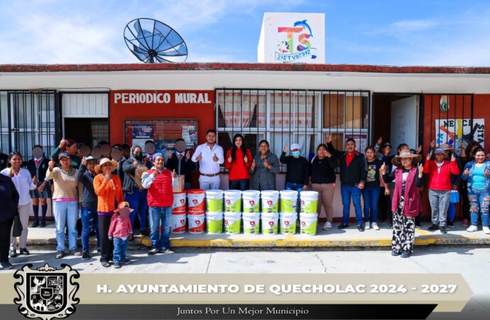 Entregan pintura a la Telesecundaria Octavio Paz de Guadalupe Enríquez.