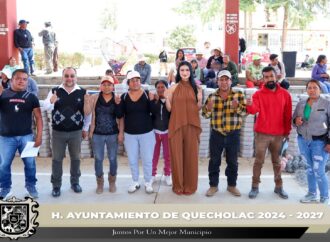 Entregan material en la Secundaria Emiliano Zapata en Villanueva.