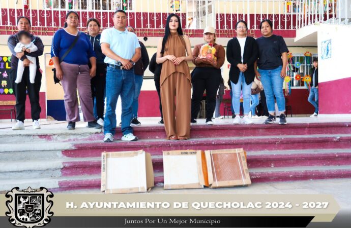 Realizan la entrega de material para la escuela Primaria José María Morelos.