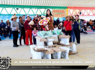 Hacen entrega de juegos de baños en el Jardín de niños Escudo Nacional.