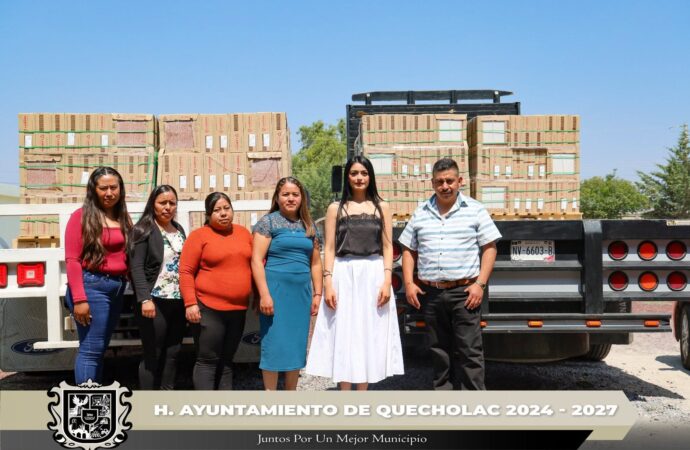Realizan la entrega de loseta para la primaria de la Compañia de Jesús.