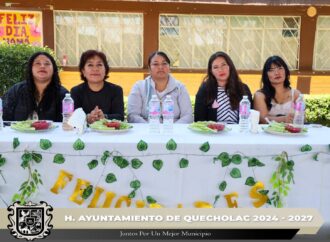 Acuden al festival del día de las madres en Colonia Francisco I Madero.