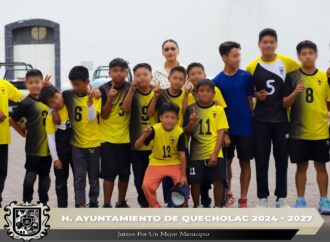 Alcaldesa de Quecholac se reune con alumnos de la escuela 5 de mayo.