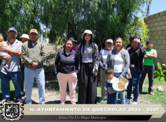 Alcaldesa se reúne con vecinos de Palmarito Tochapan.