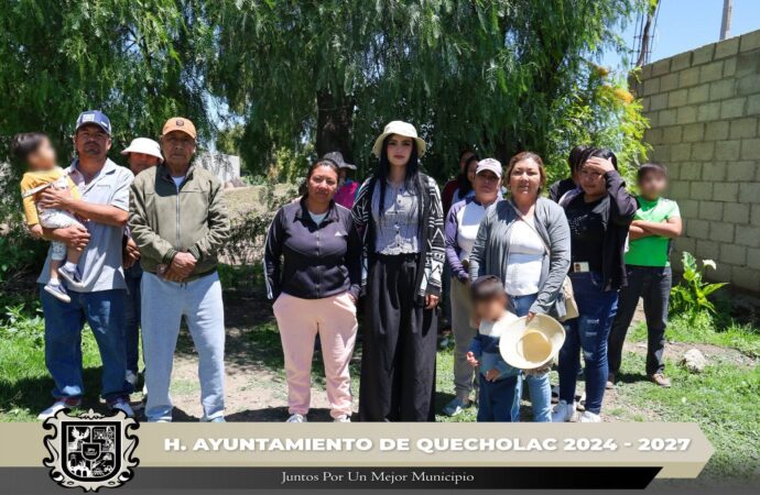 Alcaldesa se reúne con vecinos de Palmarito Tochapan.