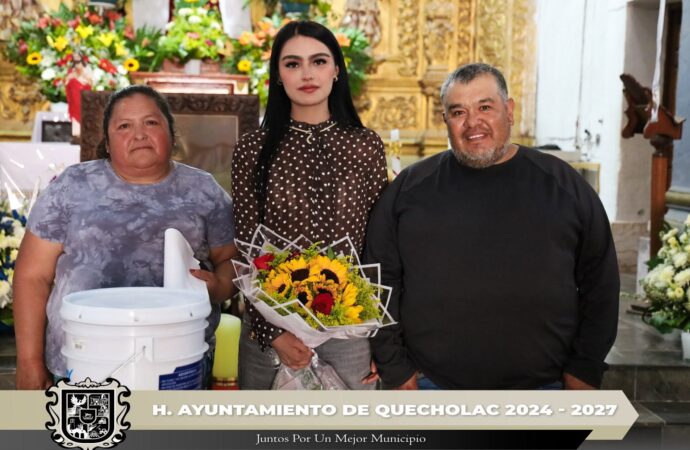 Donan material para capilla del Rosario en Quecholac