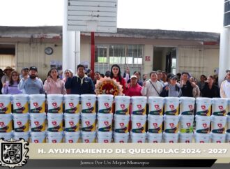 Entregan Apoyo de Pintura a la Comunidad Estudiantil de San José Tuzuapan.