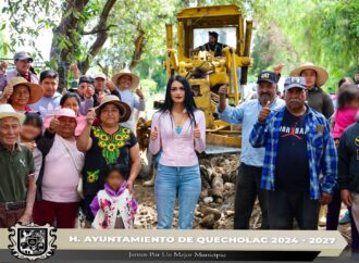 La Presidenta María Guadalupe Martínez Gerardo realizó el mantenimiento de caminos en la zona del ejido de Palmarito.